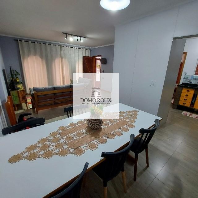 Sobrado à venda com 3 quartos, 220m² - Foto 1